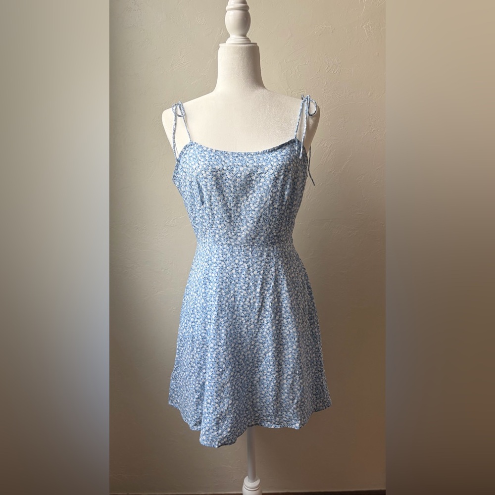 C+D+M NWT Blue Floral Tie Strap Mini Dress Size Small